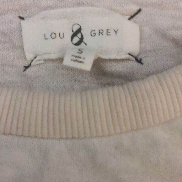 🤩 Lou & Grey sweatshirt size small 🤩 2 for $20 - Picture 2 of 9